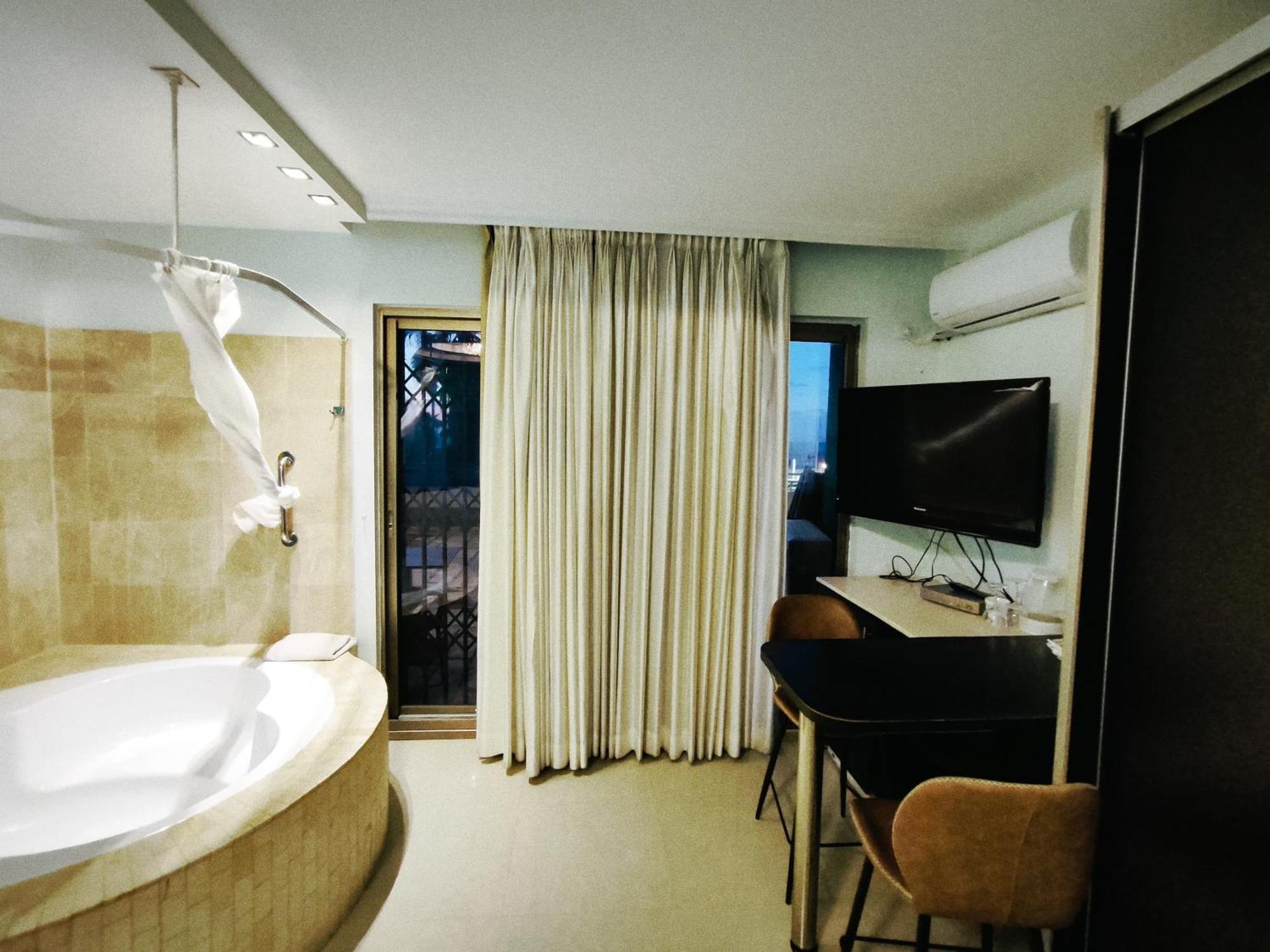 Marina Beach Hotel Tel Aviv Exterior photo